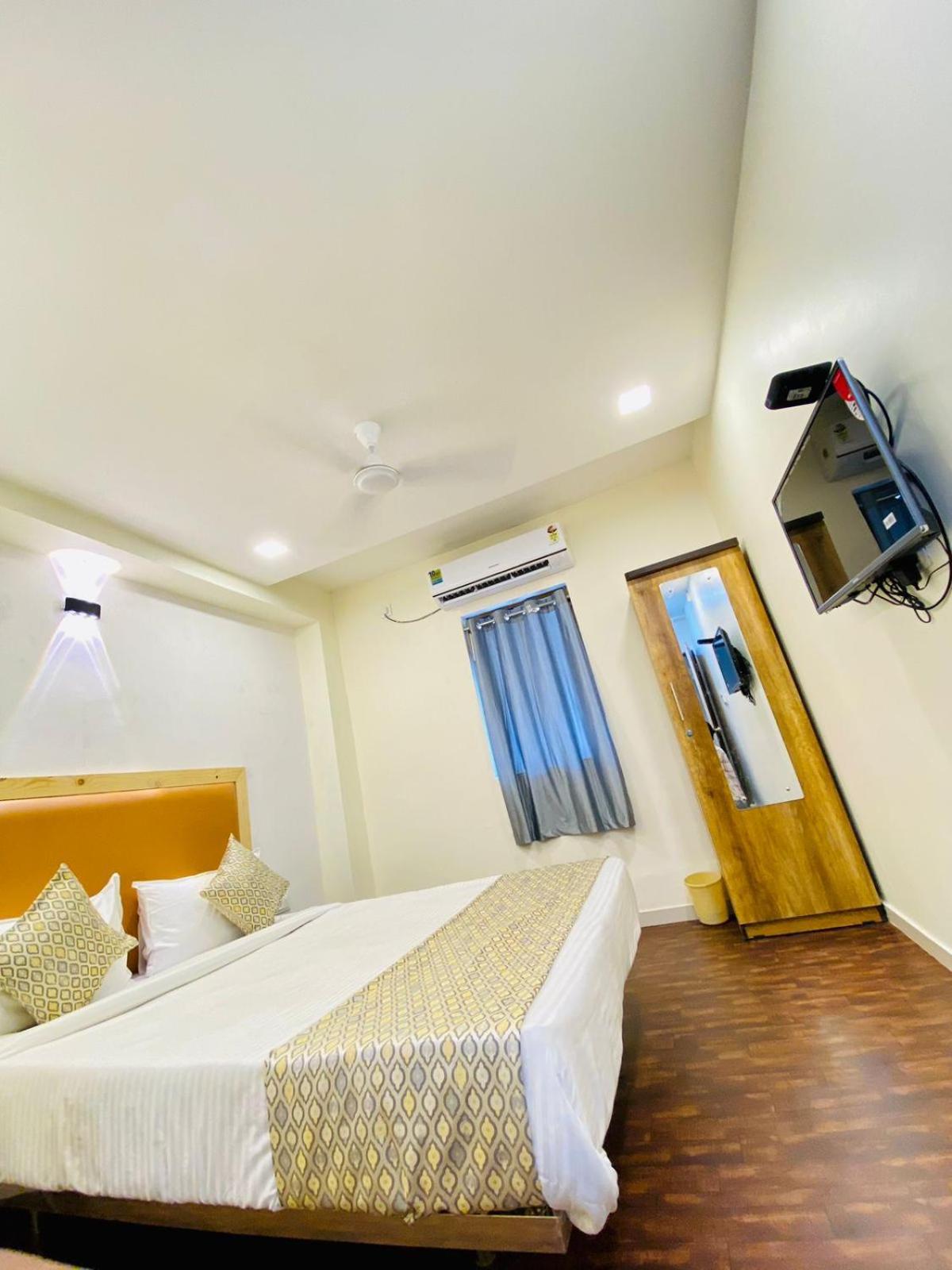 Hotel Alexa By Abc Ahmedabad Exterior photo